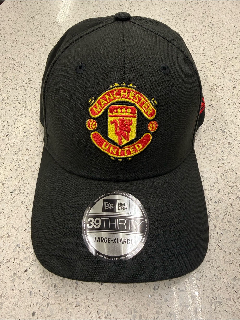 New Era Black Manchester United Embroidered Crest Cap